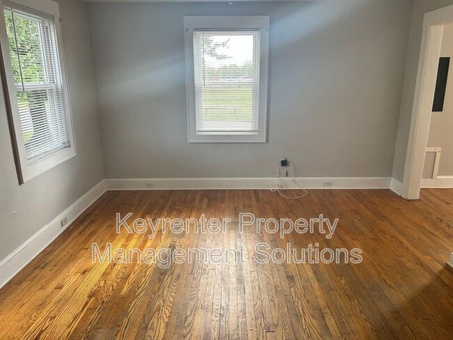 Building Photo - 501 Sherwood Ave