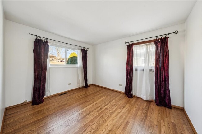 Building Photo - 221 58th St