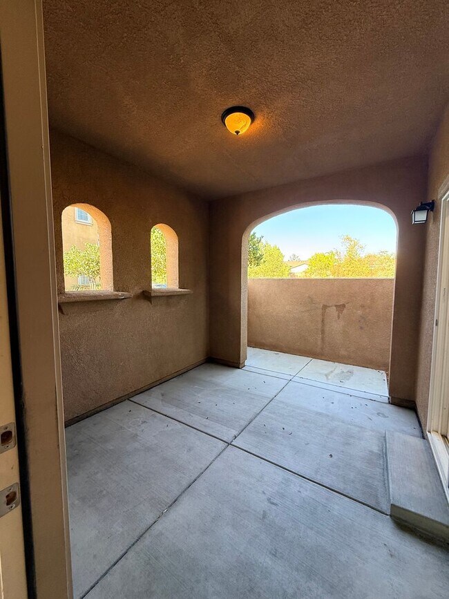 Building Photo - 37350 Paseo Tulipa