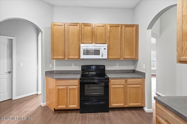 Building Photo - 8871 Canopy Oaks Dr