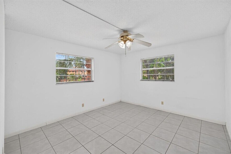 Building Photo - 660 Tennis Club Dr
