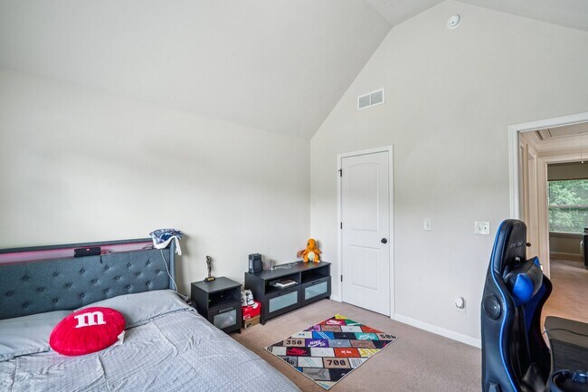 Building Photo - 115 Village Park Dr