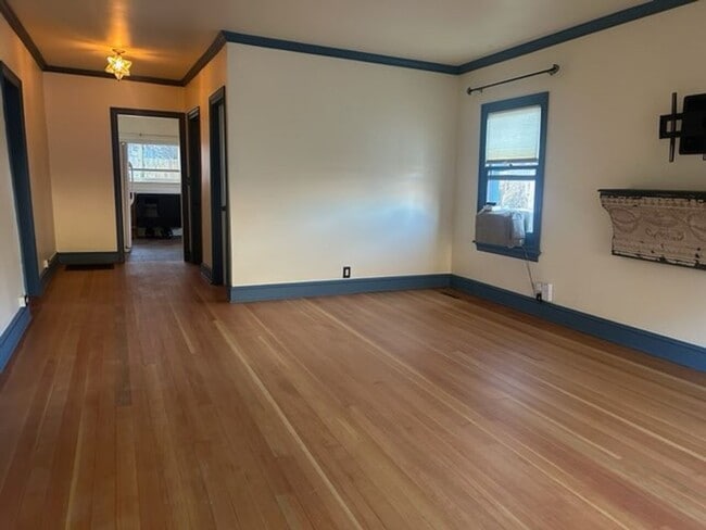 Building Photo - Historic 3-bedroom, 1-bath home in Downtown Glenwood Springs!