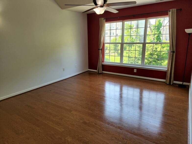Building Photo - 6301 Lydia Hollow Dr