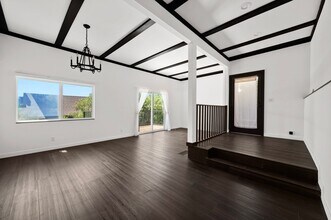 Building Photo - 1915 Apex Ave