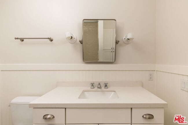 Building Photo - 727 N La Fayette Park Pl