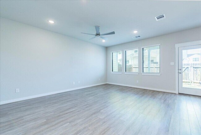 Building Photo - 496 Fieldwood Dr