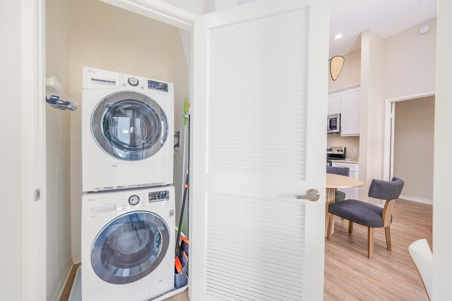 Building Photo - 3136 Meade Ave