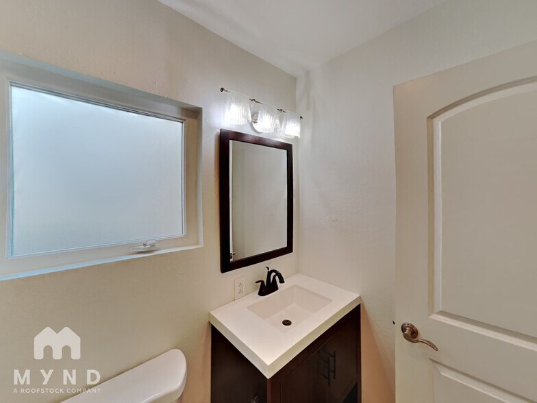 Building Photo - 512 Henry St