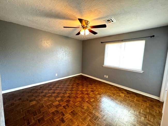 Building Photo - 601 Rosewood Ct