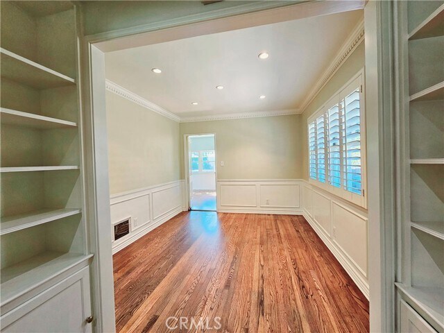 Building Photo - 743 Kerns Ave