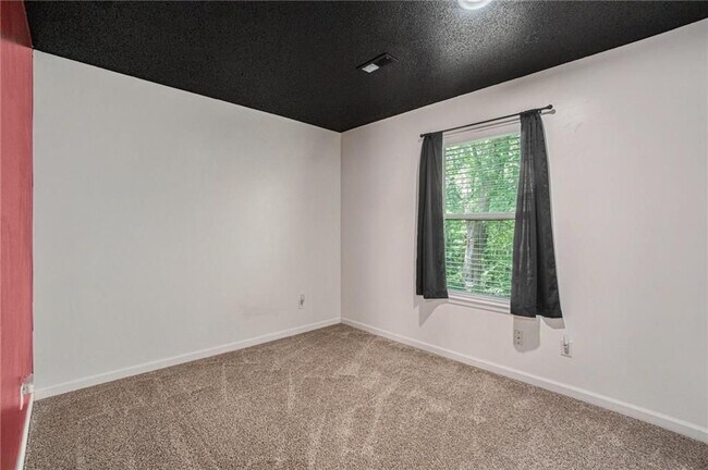 Building Photo - 1853 Chickadee Dr