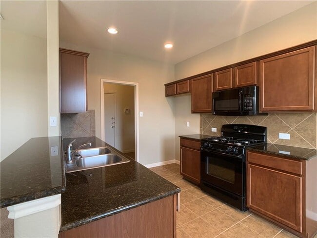 Building Photo - 2312 Nestlewood Dr