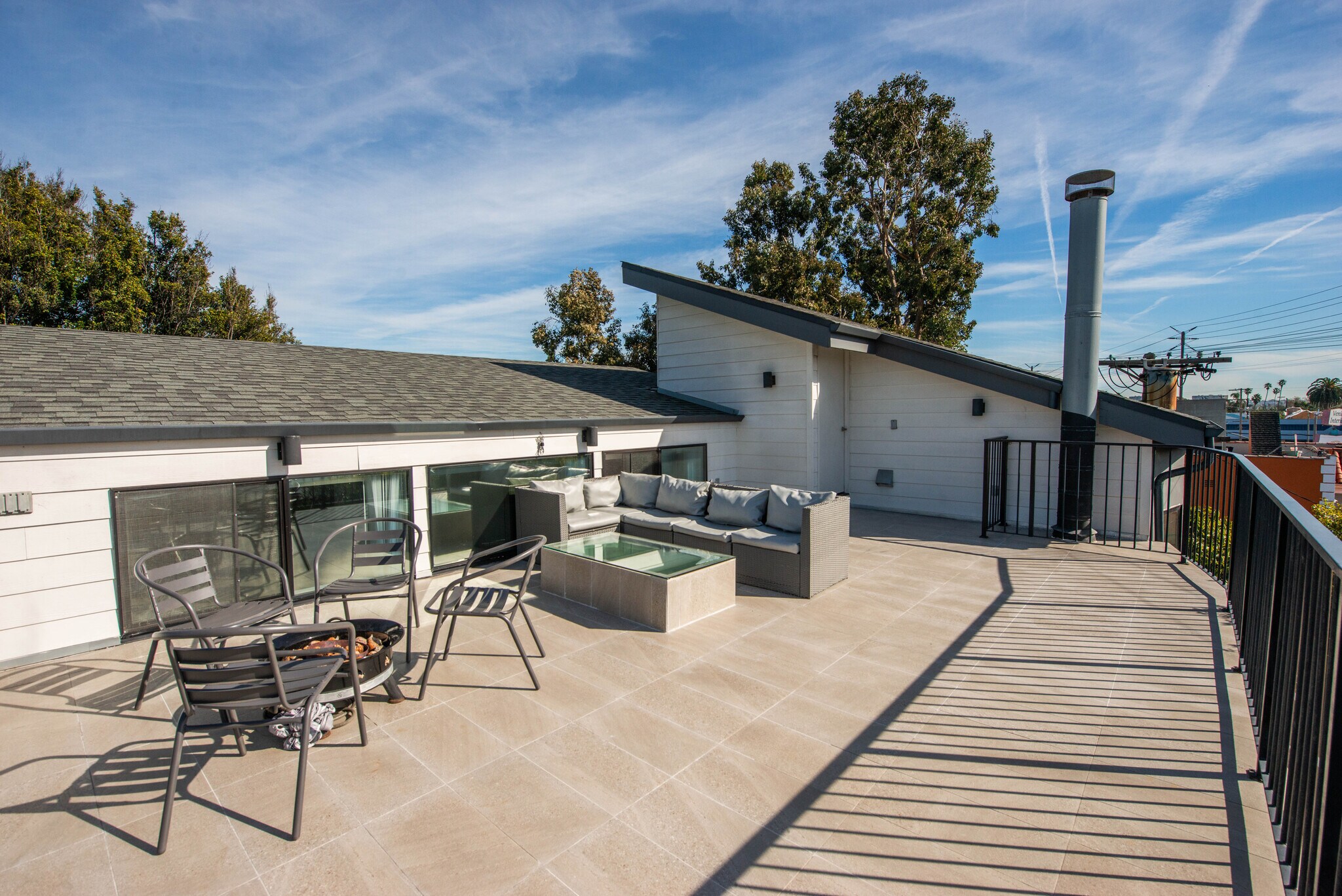 Roof Deck - 809 Warren Ave
