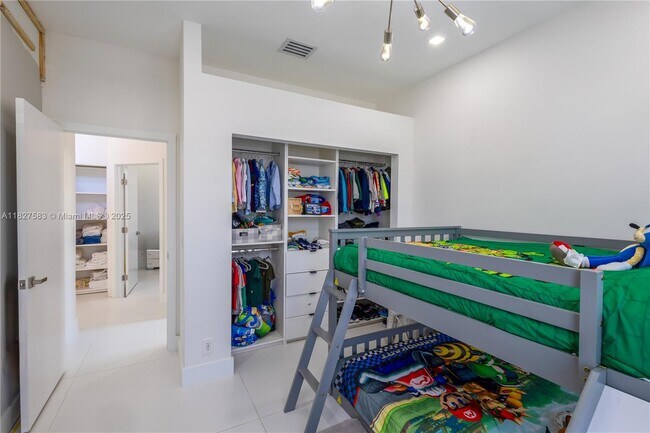 Building Photo - 649 SW 168th Way