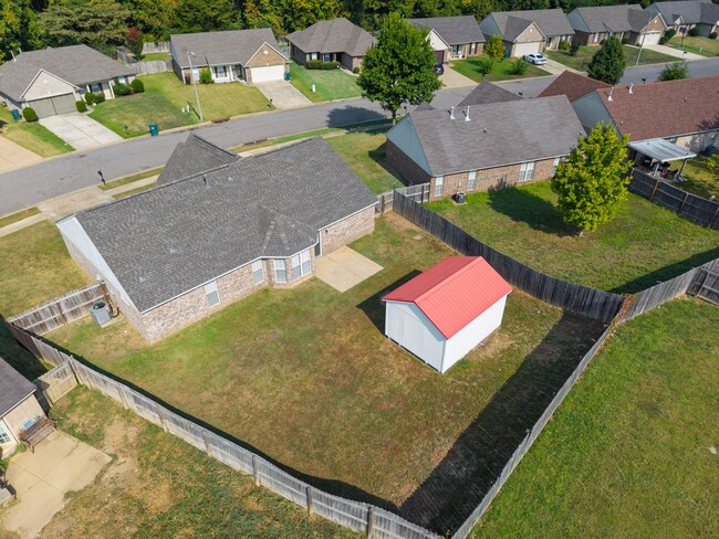 Building Photo - Recently renovated 3 bedroom, 2 bathroom h...