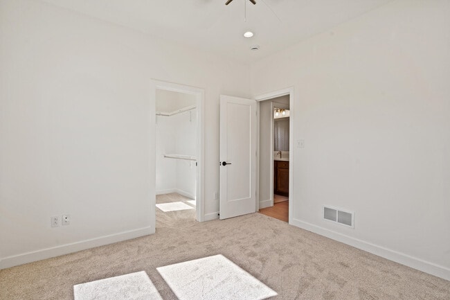 Building Photo - 2805 Easley Cabin Cir