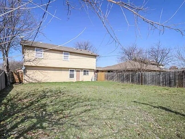 Building Photo - 3444 Pinebrook Dr