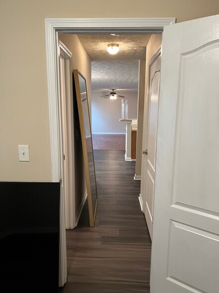 Building Photo - 827 Hannah Ct