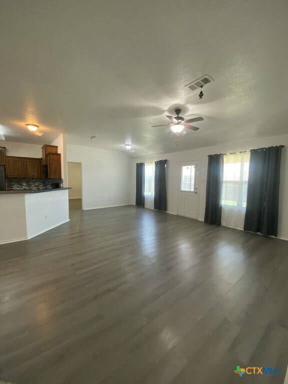Building Photo - 2708 Hector Dr