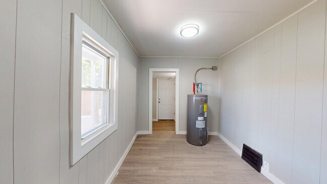 Building Photo - Cudell/West Blvd neighborhood; 4 bedroom/1 bath single family house for rent!