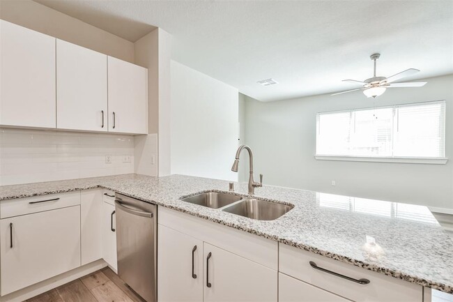 Building Photo - 25129 Pacific Wren Dr