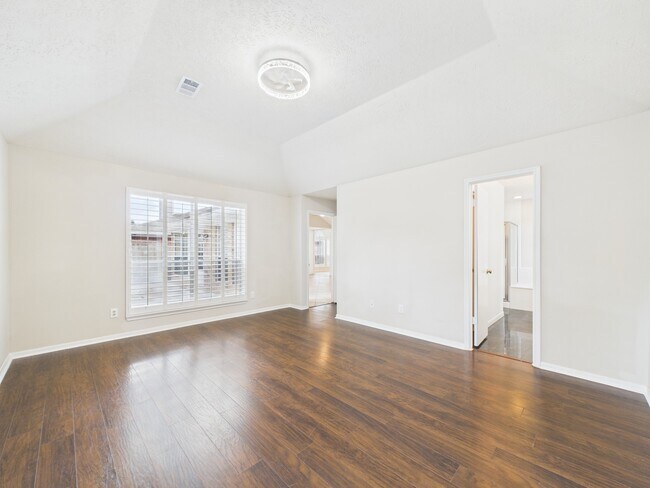 Building Photo - 519 Promenade Blvd