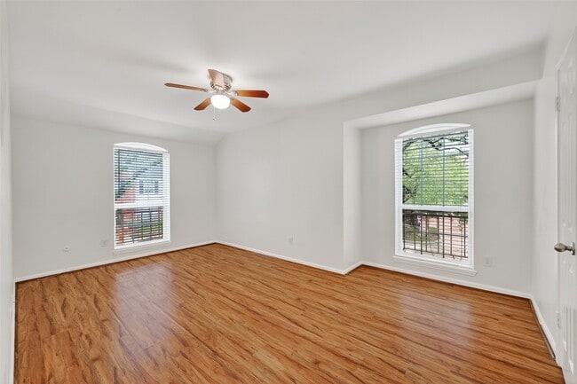 Building Photo - 500 N Post Oak Ln