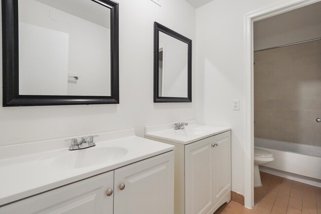 Building Photo - 5070 Elmhurst Rd