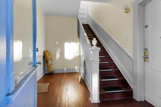 Building Photo - 1110 N Pasteur St