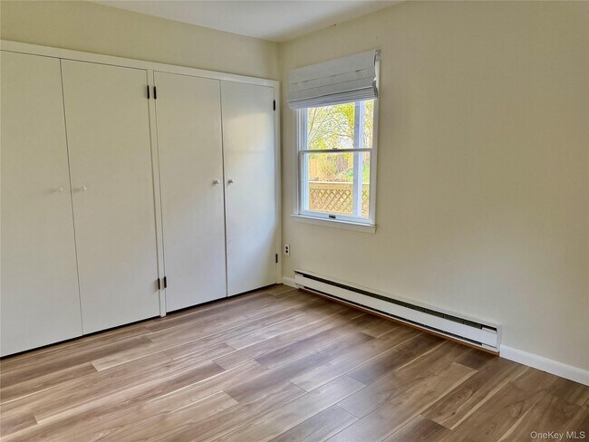 Building Photo - 8 Sunset Dr