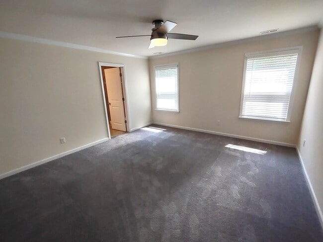Building Photo - Beautiful Home located in the Starmount Co...