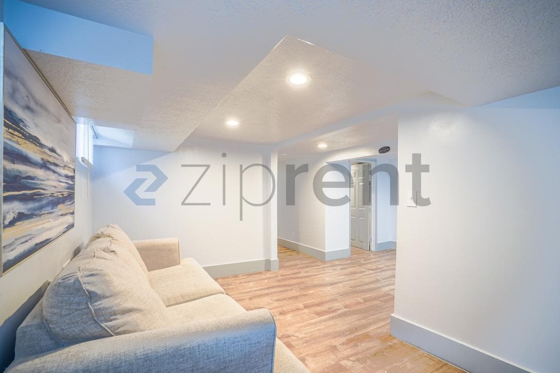 Building Photo - Unit Basement