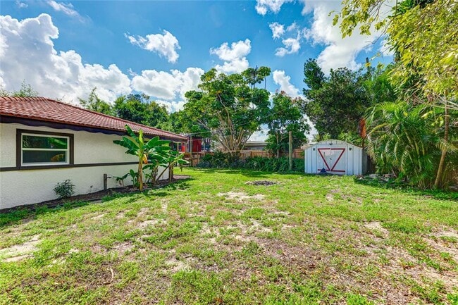 Building Photo - 2618 Valencia Dr