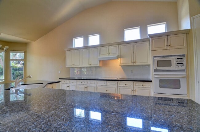 Building Photo - Immaculate Home off of Shepherd & Locan