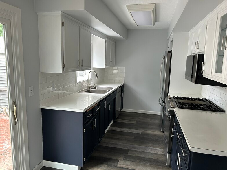 Kitchen with updated stainless fridge, gas range, dishwasher and garbage disposal - 2706 Mackubin St