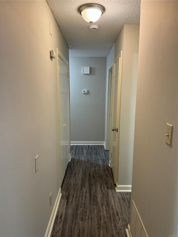 Building Photo - 2233 W Aberdeen Dr