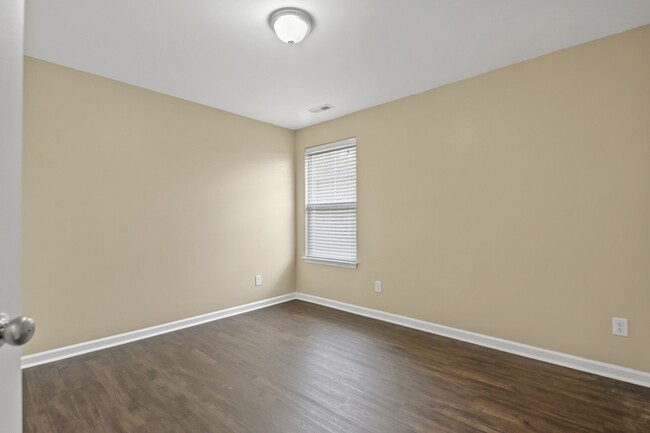 Building Photo - 363 Sanctuary Park Dr