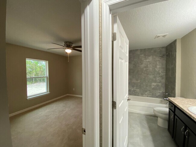 Building Photo - Custom Home - Desirable SW Ocala Neighborh...