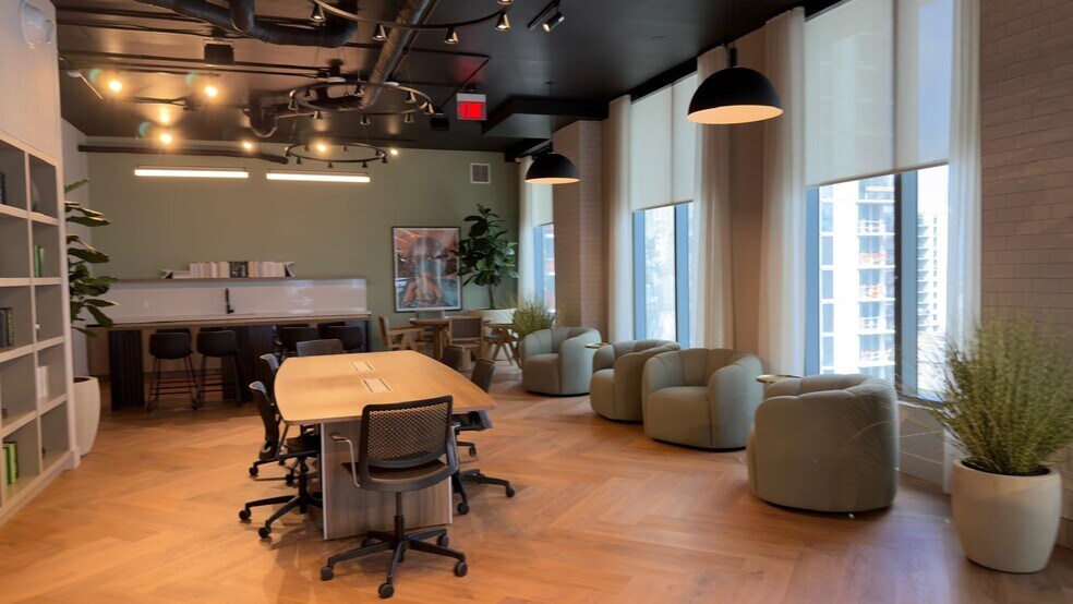 Building Photo - 121 NE 5th St