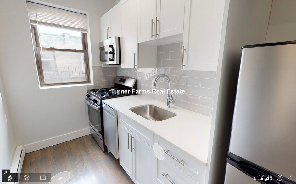 Building Photo - 211 Park Dr