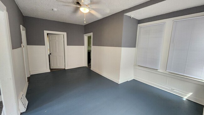 Building Photo - 508 Avon St