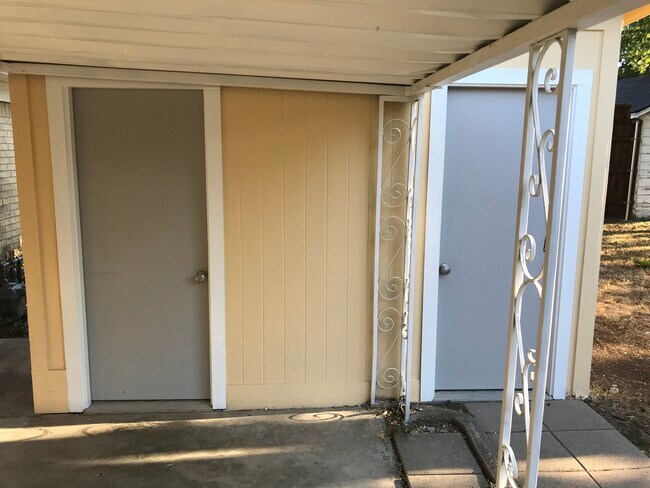 Building Photo - 2725 Forest Park Blvd