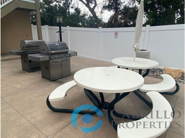 Building Photo - 3030 Suncrest Dr