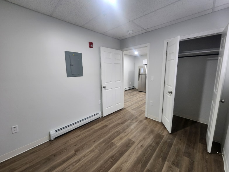 Building Photo - 151 S Main St