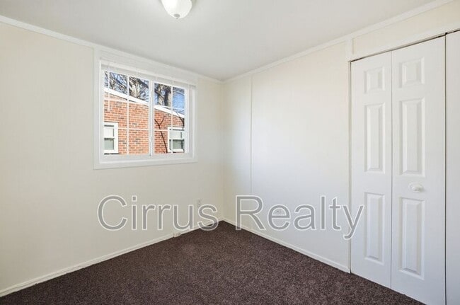 Building Photo - 1924 Zinzer Rd