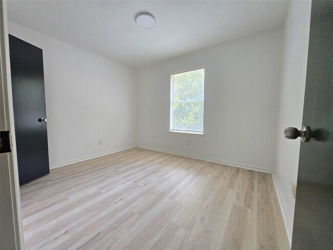 Building Photo - 11735 Sunny Stream Dr