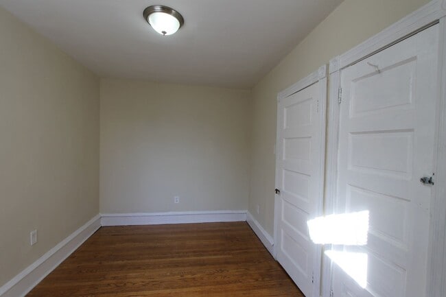 Building Photo - 124 W Pomona St