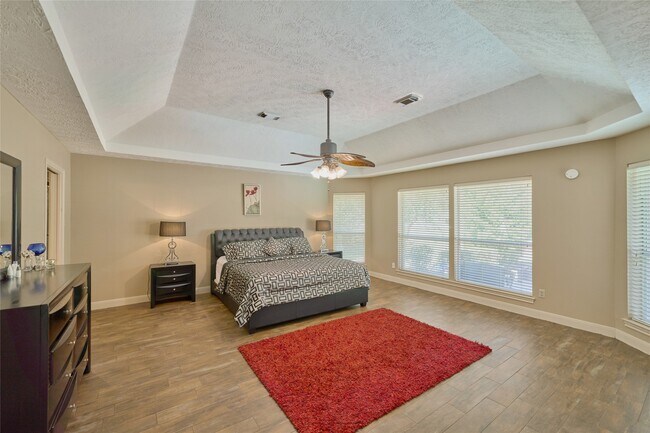 Building Photo - 121 April Waters Dr N