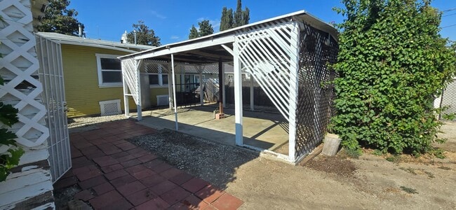 Building Photo - 856 W Colorado Blvd